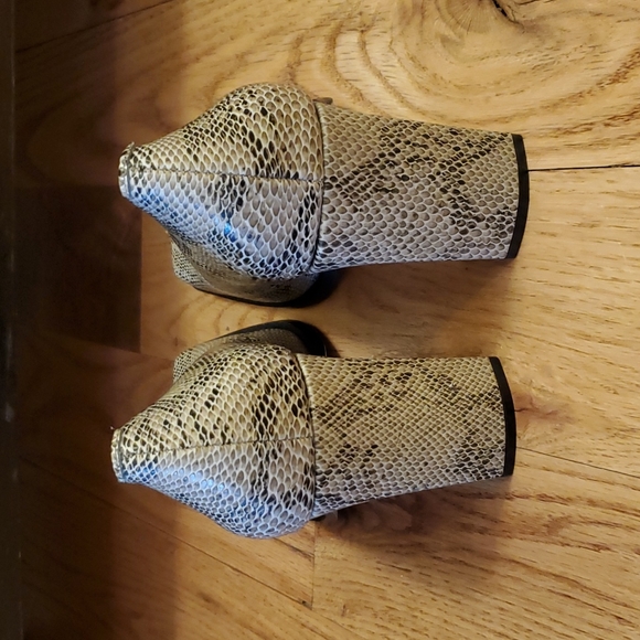 NEW YORK TRANSIT HEELS BLOCK 9 GATOR STYLE 4" NWOT - Picture 4 of 10